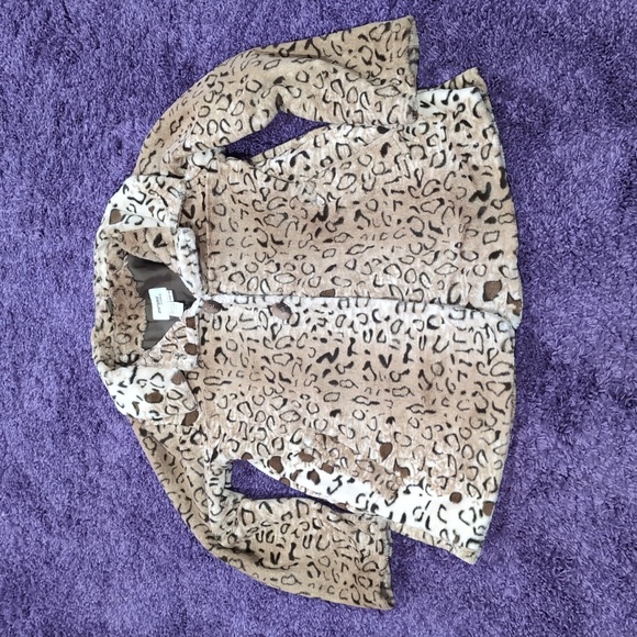 Sisters Outerwear Faux Fur Coat in Large Lined - Picture 4 of 8